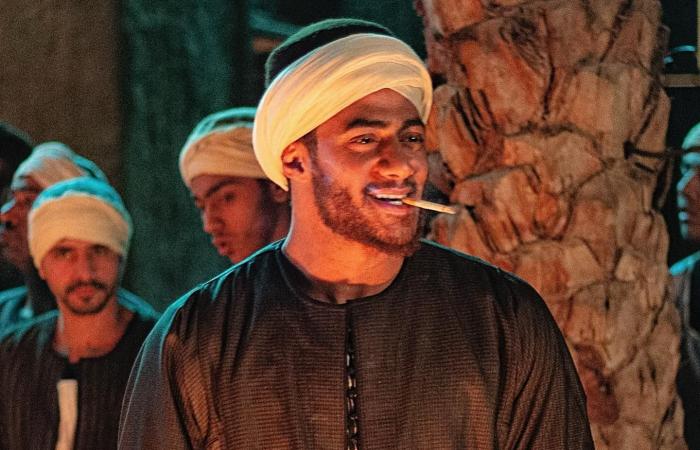 محمد رمضان في صورة جديدة من كواليس مسلسل موسى.. بالزى الصعيدى وسيجارة