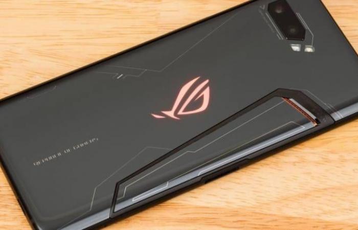 شركة أسوس تزود هاتف الألعاب الخارق ROG Phone 4 ببطارية ضخمة.. صور