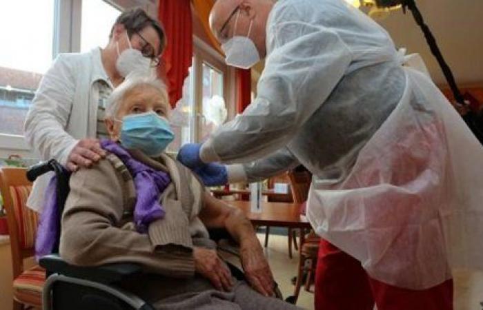 ارتفاع جديد في إصابات كورونا بـ ألمانيا.. وتهديد من الحكومة للشركات المصنعة للقاحات