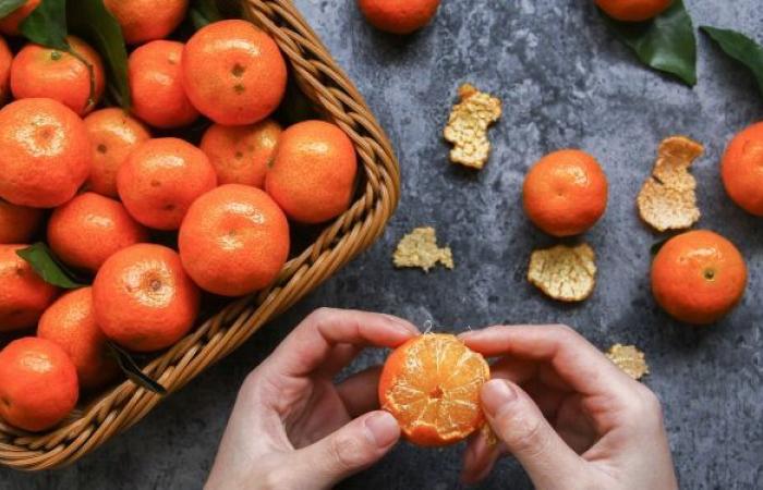 4 مسافرين يتناولون 30 كيلوغراما من البرتقال للتهرب من رسوم الوزن الزائد