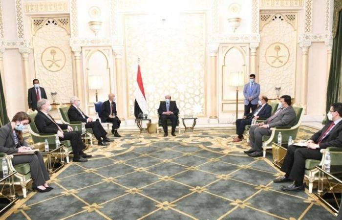 الرئيس اليمني: الحوثي وإيران ينكثان العهود ويرفضان السلام