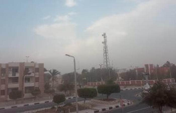 عاصفة رملية تغطى سماء جنوب سيناء والمحافظة تعلن الطوارئ.. صور