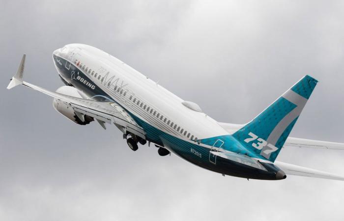 «بوينج» توصي بسحب طائرات «777» من الخدمة لعطل بالمحرك