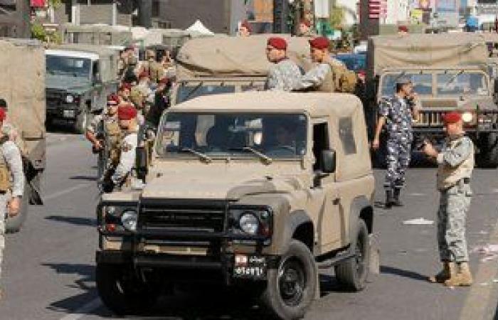 الجيش اللبنانى يتدخل لإعادة فتح طرق أغلقها متظاهرون