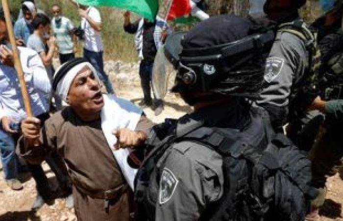 الاحتلال الإسرائيلى يحتجز طاقم عمل قناة فلسطينية جنوب الخليل