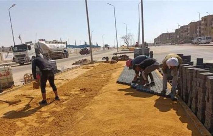 تكثيف أعمال تطوير الطرق والمحاور الرئيسية بالتجمع الأول بالقاهرة الجديدة