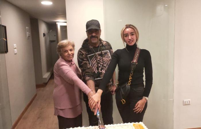 محمد سعد وهنا الزاهد وأنعام سالوسة يحتفلون ببدء تسجيل المسلسل الإذاعى "29 يوم"
