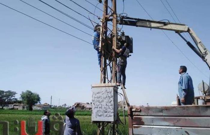 رفع كفاءة محولات الكهرباء بـ 4 قرى وصيانة 135 كشاف إنارة ببني سويف