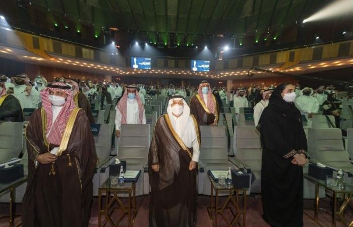 نيابة عن ولي العهد.. أمير الرياض يُكرم الفائزين بالجوائز الثقافية الوطنية