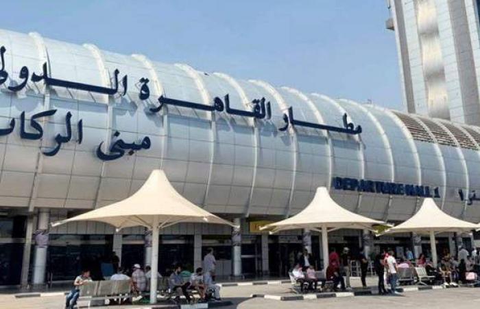 مطار القاهرة يستقبل 8 آلاف راكب على متن 76 رحلة