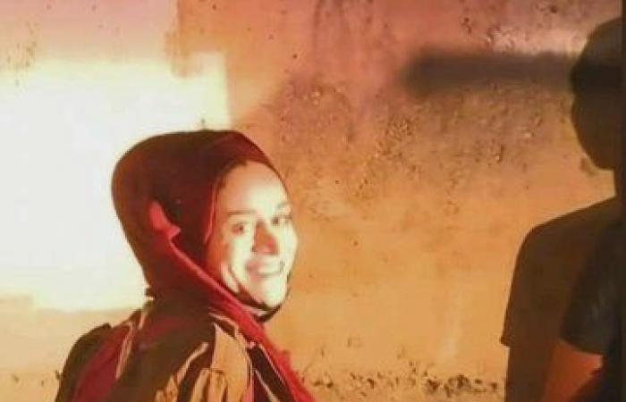 فتاة فلسطينية تهزم الاحتلال بابتسامة في مواجهة "كلبشات" العدوان.. فيديو وصور
