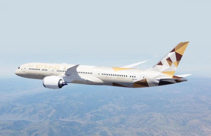 طيران الاتحاد الإماراتية تعلق رحلاتها إلى إسرائيل