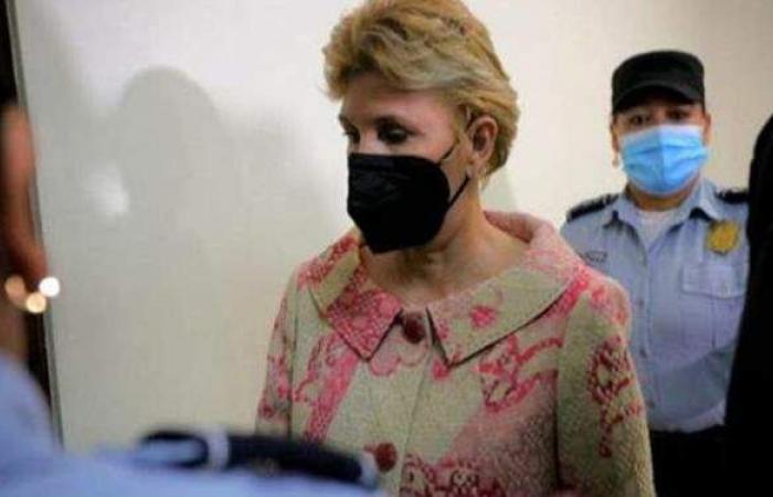 حبس السيدة الأولى السابقة في السلفادور 10 سنوات بتهمة غسل أموال