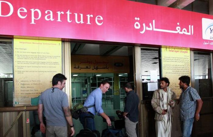 مدير مطار صنعاء: ناقشت مع قيادة طيران "اليمنية" جاهزية المرافق وصيانة الطائرات