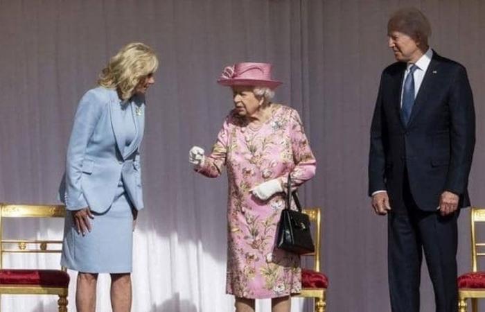 جو بايدن بعد «جلسة شاي» مع الملكة إليزابيث: ذكرتني بأمي