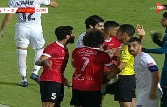 إلغاء ركلة جزاء للطلائع بعد اللجوء للـ"var" واللاعبون يعترضون على الحكم.. فيديو