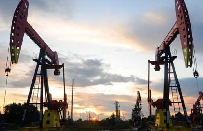 أسعار النفط تتراجع اليوم رغم توقف 80% من إنتاج خليج المكسيك