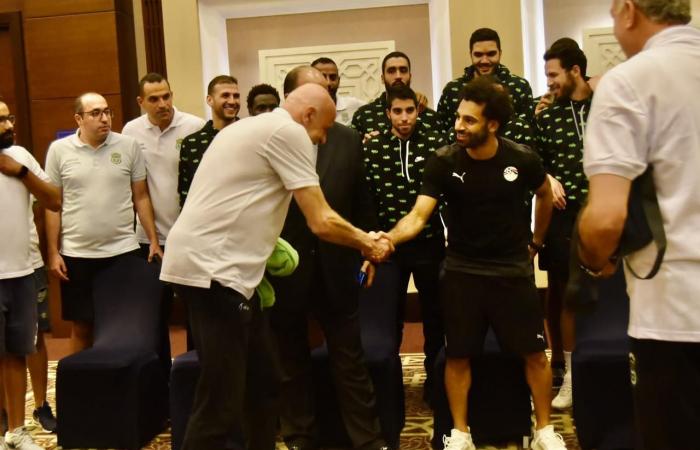 محمد صلاح يدعم سلة الاتحاد السكندرى قبل المشاركة بالبطولة العربية.. فيديو وصور