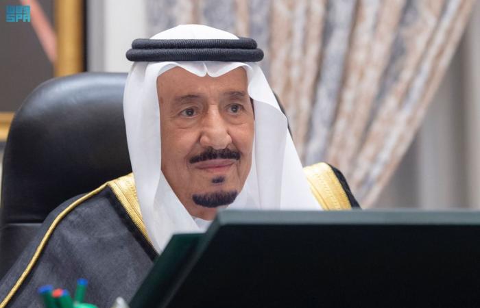 أمر ملكي بإعفاء عبدالعزيز العريفي من منصبه بـ النقل وتعيينه مستشارًا بـ مجلس الوزراء