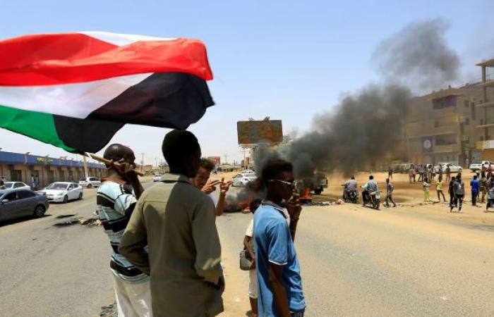 مصرع وإصابة 12 صحفيا بحادث سير غربي السودان