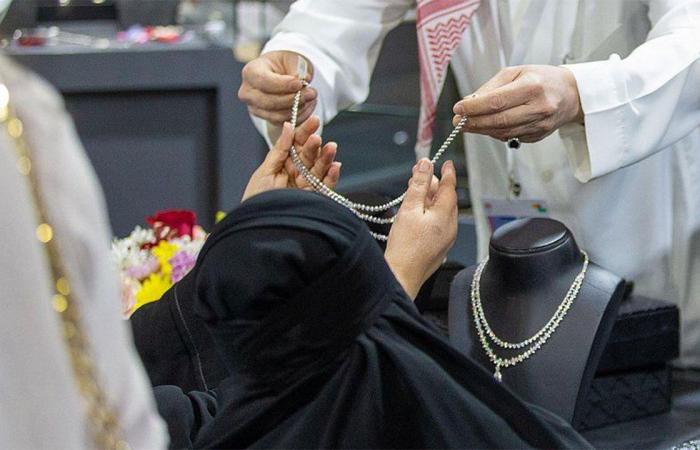 معرض المجوهرات الفريدة بموسم الرياض 2021 يبدأ فعالياته