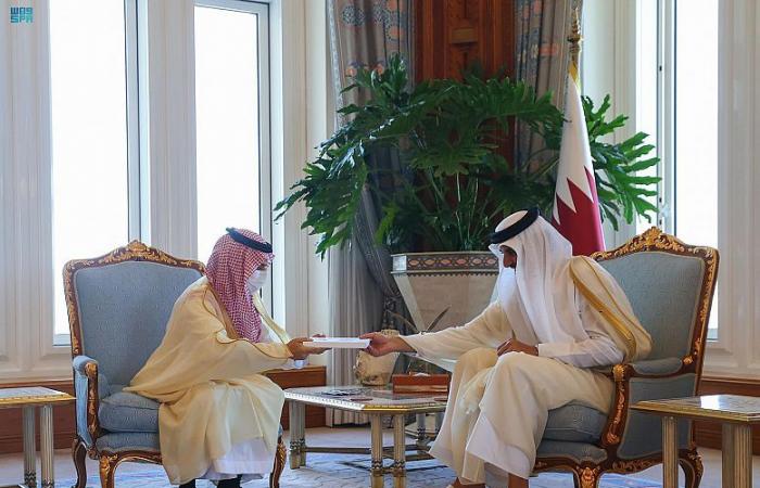 الملك سلمان يبعث رسالة خطية لأمير قطر