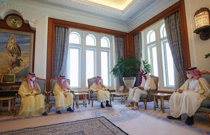 الملك سلمان يبعث رسالة خطية لأمير قطر