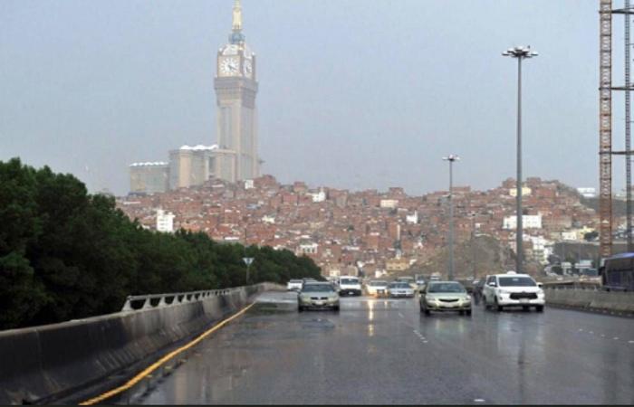 4 مدن تتأثر بسقوط الأمطار على مكة