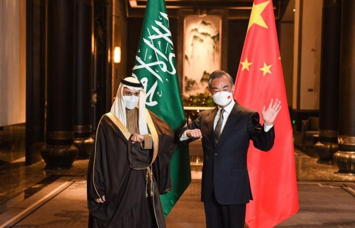 فيصل بن فرحان أول وزير خارجية يزور الصين في 2022