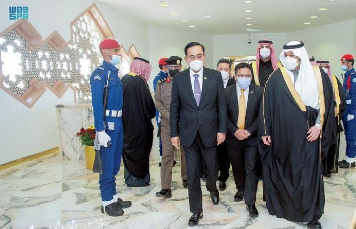تلبية لدعوة ولي العهد.. رئيس الوزراء وزير الدفاع بمملكة تايلند يصل الرياض