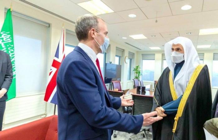 وزير العدل يلتقي نظيره البريطاني في المملكة المتحدة
