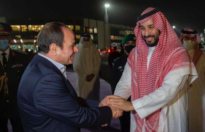 محمد بن سلمان في مقدمة مودعي الرئيس المصري لدى مغادرته الرياض