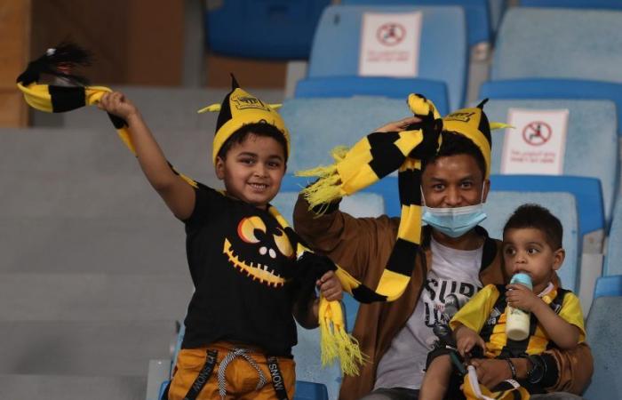 جماهير الهلال والاتحاد تشعل مدرجات الملز