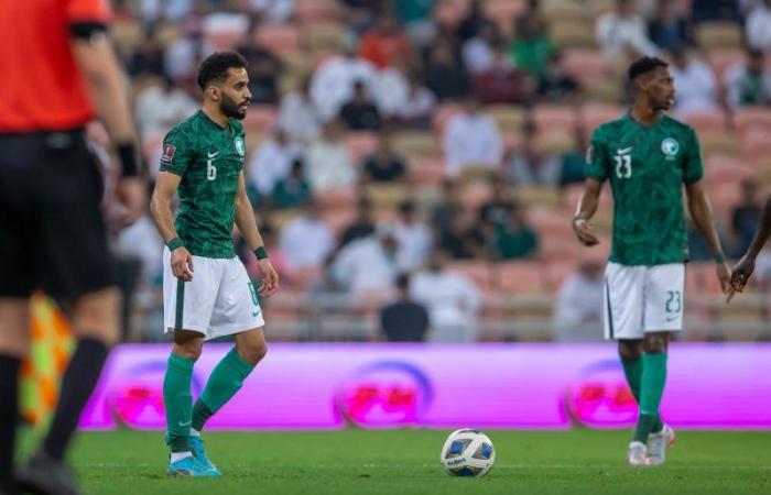 المنتخب السعودي يُعاني في الشوط الأول