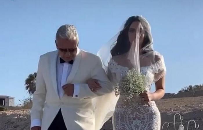 أول صور لـ بسنت شوقي بالفستان الأبيض فى حفل زفافها على محمد فراج