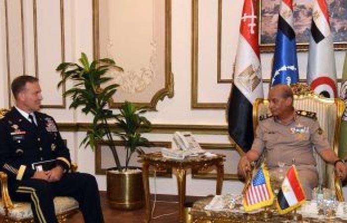 وزير الدفاع يلتقى قائد القيادة المركزية الأمريكية خلال زيارته للقاهرة