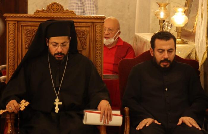 الأنبا باخوم يترأس قداس الشهر المريمى بكنيسة مصر الجديدة للأقباط الكاثوليك