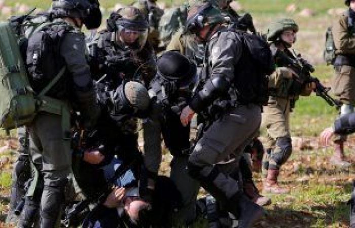 قوات الاحتلال تعتقل 8 فلسطينيين بينهم 7 طلاب من جامعة بيرزيت في رام الله