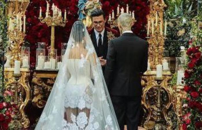 كورتني كاردشيان تحتفل بزواجها من ترافيس باركر.. صور