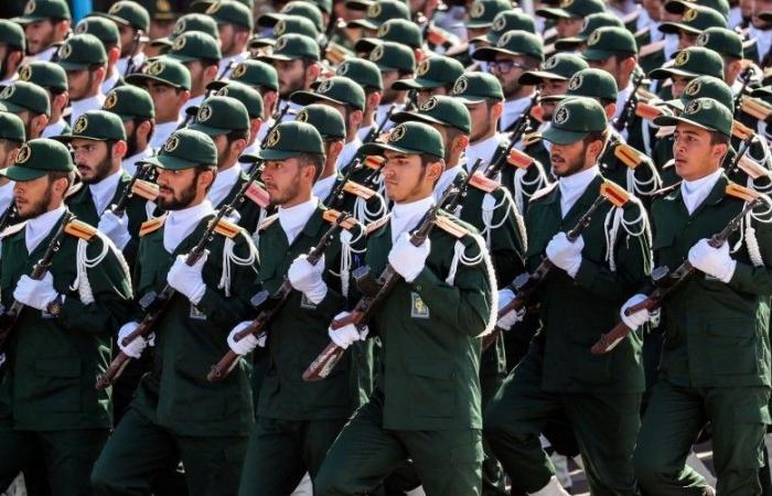 مقتل ضابطين بالحرس الإيراني في ظروف غامضة