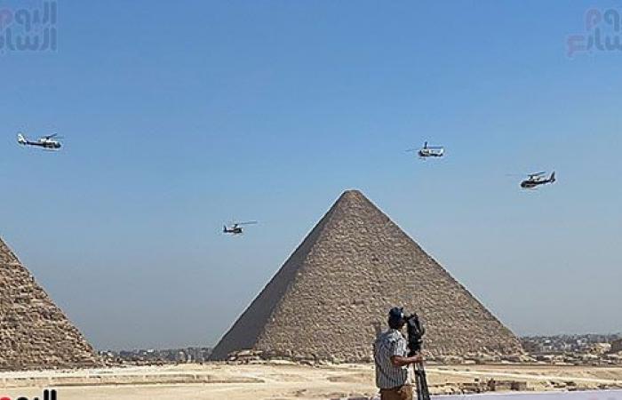 طائرات الجيش المصرى "حورس" تشارك بعرض جوى فوق هرم خوفو.. صور