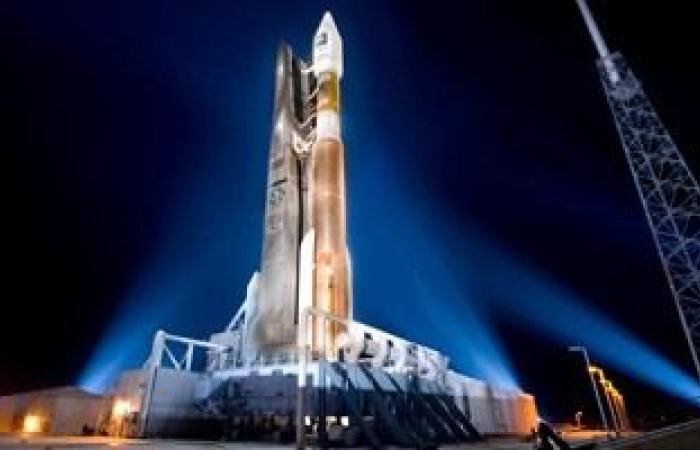 يعنى إيه صاروخ أطلس الخامس يطلق قمرًا صناعيًا لاكتشاف الصواريخ؟