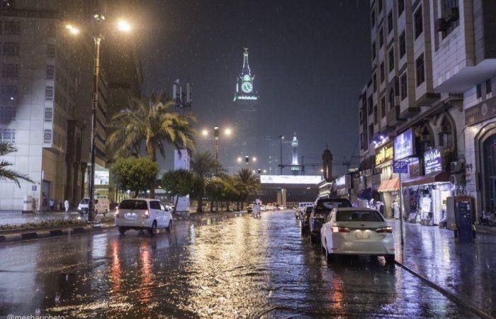 أمطار وأتربة مثارة على مكة المكرمة حتى الـ 9 مساءً