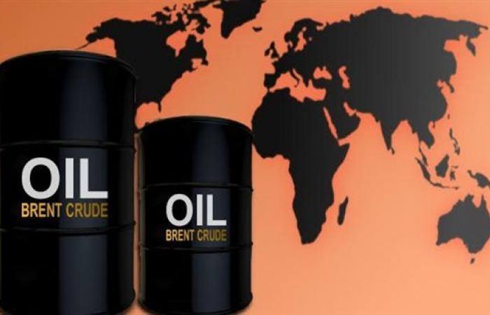 أسعار النفط تتراجع مع عودة المخاوف بشأن الطلب