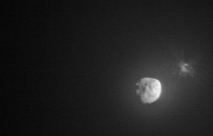 شاهد أول صور من الفضاء للحظة التاريخية لاصطدام مركبة ناسا بكويكب