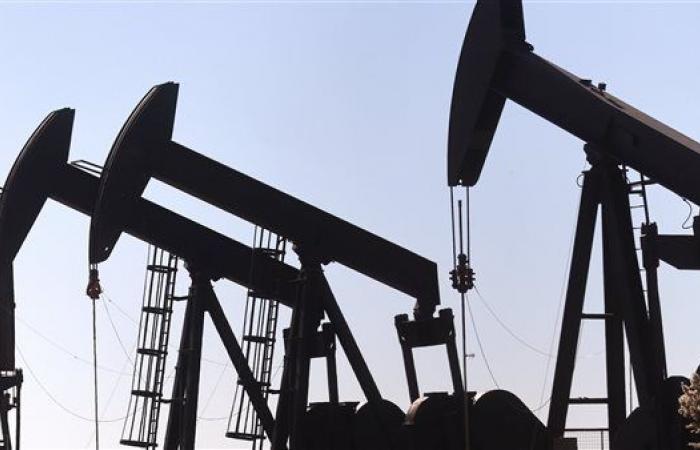 أسعار النفط تقفز مع توقعات تراجع المعروض العالمي