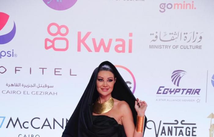 نجمات تألقن باللون الأسود في اليوم الأول لمهرجان القاهرة السينمائي الدولي