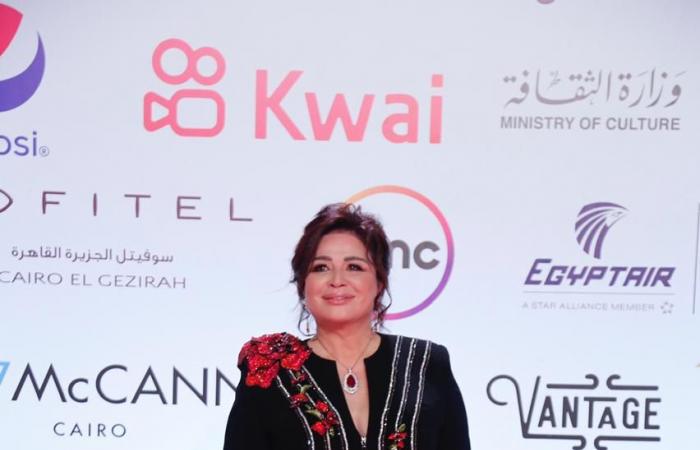 نجمات تألقن باللون الأسود في اليوم الأول لمهرجان القاهرة السينمائي الدولي