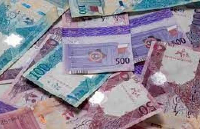 تراجع سعر الريال القطري بختام تعاملات اليوم الإثنين 5 -12-2022 في البنوكالإثنين 05/ديسمبر/2022 - 09:23 م
ووفقًا لآخر تحديث وارد عبر شاشات عرض أسعار العملات في البنوك المصرية جاء سعر الريال القطري بتراجع ملحوظ أمام الجنيه المصري