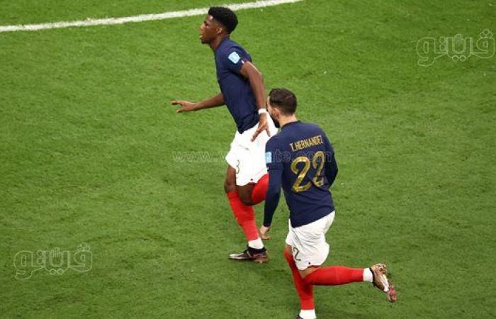 كأس العالم 2022، فرنسا تتعادل أمام إنجلترا بعد مرور 70 دقيقة (فيديو وصور)السبت 10/ديسمبر/2022 - 10:31 م
الفائز من مباراة فرنسا وإنجلترا إلى نصف نهائي المونديال لمواجهة منتخب المغرب، الذي تأهل في وقت سابق اليوم، بفوزه على البرتغال (1-0).